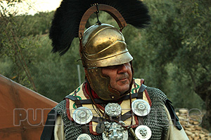 Centurin romano con su casco