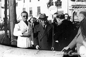 Franco viendo la crecida del ro Genil
