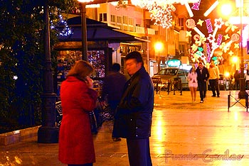 Pareja paseando
