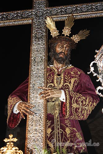 Cristo de Las Penas abrazado al madero sobre su hombro derecho. Foto 28.03.2010 Cristo de las Penas Abrazado al madero
