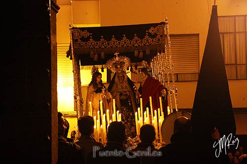 Momento en la que la Virgen de los Ángeles se vuelve hacia las puertas del templo de los Frailes. Foto 20.03.2016 Nuestra Señora Reina de los Ángeles