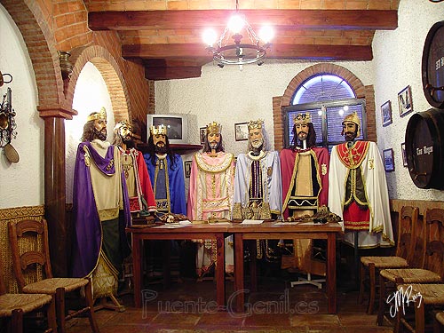 Cálida y acogedora bodega, donde se reúnen los hermanos. Cálida y acogedora bodega, donde se reúnen los hermanos.