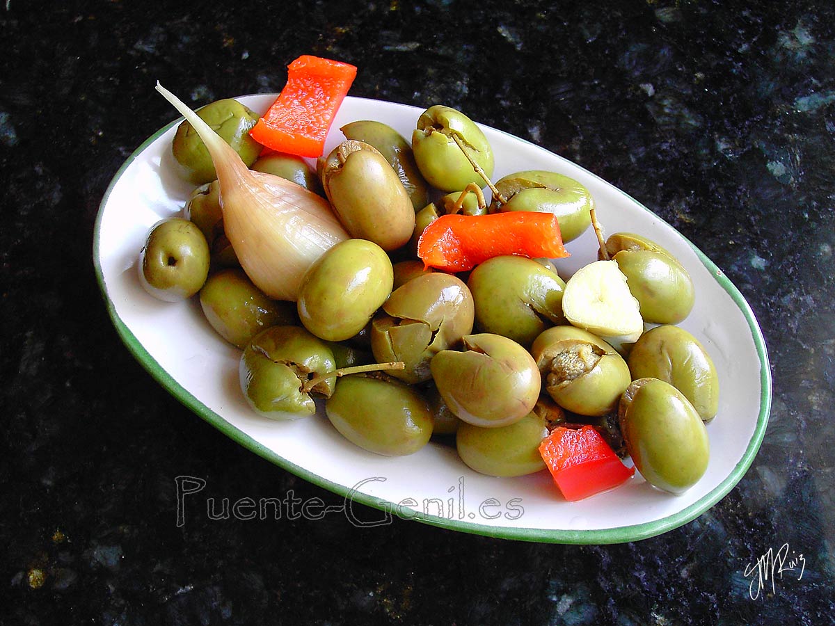 Aceitunas de mesa partidas o aliñadas. Aceitunas de mesa partidas o aliñadas