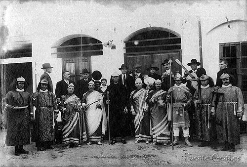 Fotografía más antigua de las Virtudes Cardinales y Sibila de Cumas Imagen más antigua de la Sibíla de Cumas y los Jetones o Judios de Azote