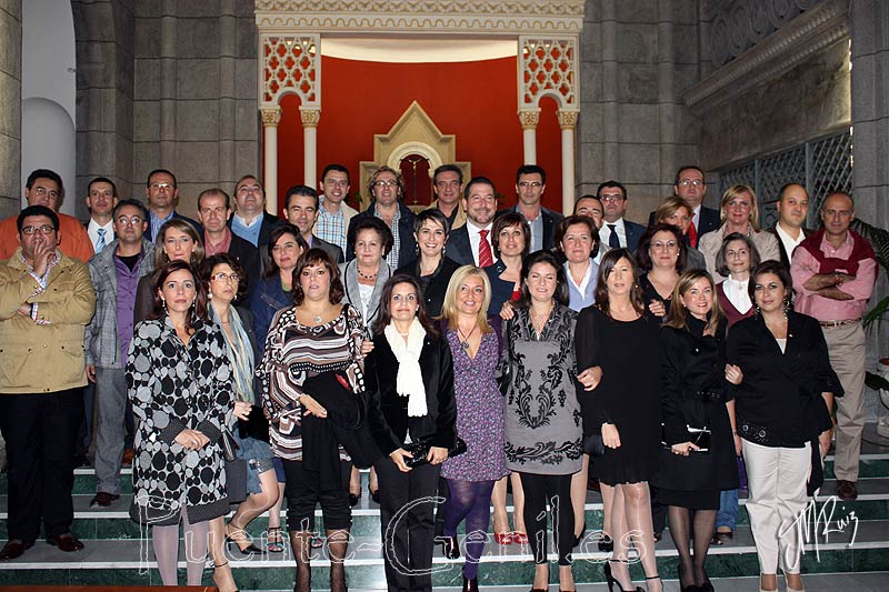 Antiguos alumnos Compañía de María, en el altar de la Iglesia de la Realeza de María. Antiguos alumnos Compañía de María, en el altar de la Iglesia de la Realeza de María.
