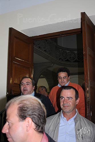 Puertas que comunican interiormente el colegio con la iglesia. Puertas que comunican interiormente el colegio con la iglesia.